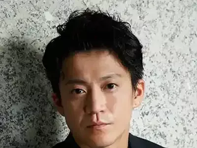小栗旬が語る!主演映画&社長業、多忙な4児のパパの素顔