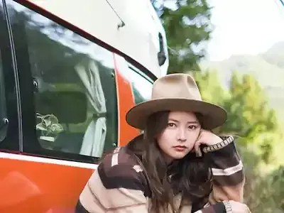 旅サラダMiyuuが電撃結婚!知られざる旅路と笑顔の秘訣✨